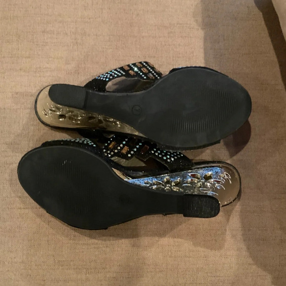 John Fashion Wedge Sandal Black with Gold Rhinestones size 7 Brand New - Picture 4 of 5